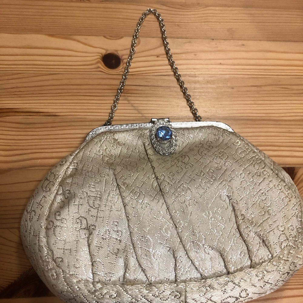 La Marquise Vintage Elegant Cream Clutch with Silver Chain
